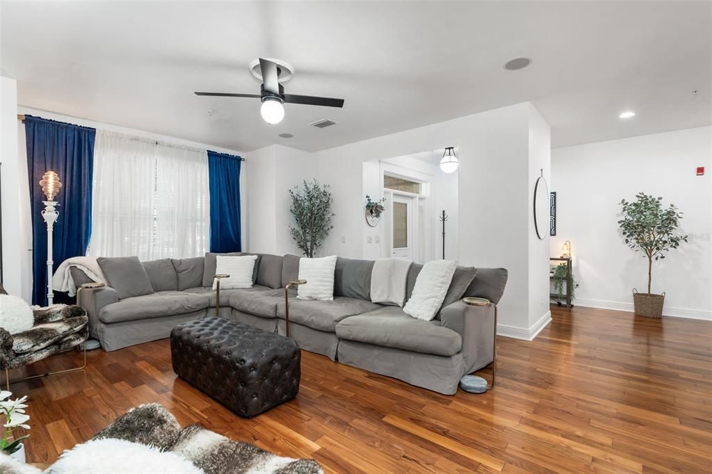 En Venta: $499,000 (3 camas, 2 baños, 2064 Pies cuadrados)