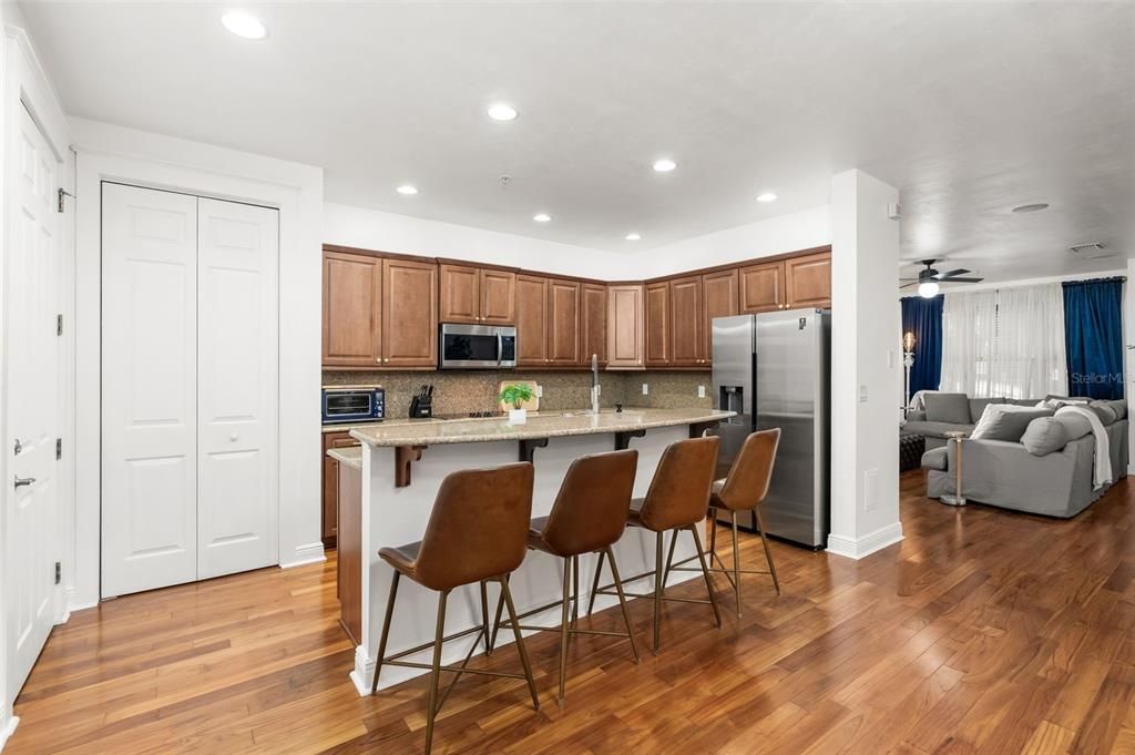 En Venta: $499,000 (3 camas, 2 baños, 2064 Pies cuadrados)