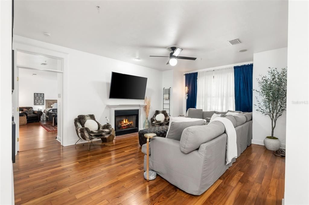 En Venta: $499,000 (3 camas, 2 baños, 2064 Pies cuadrados)