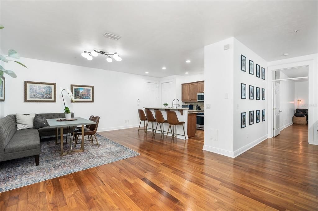 En Venta: $499,000 (3 camas, 2 baños, 2064 Pies cuadrados)