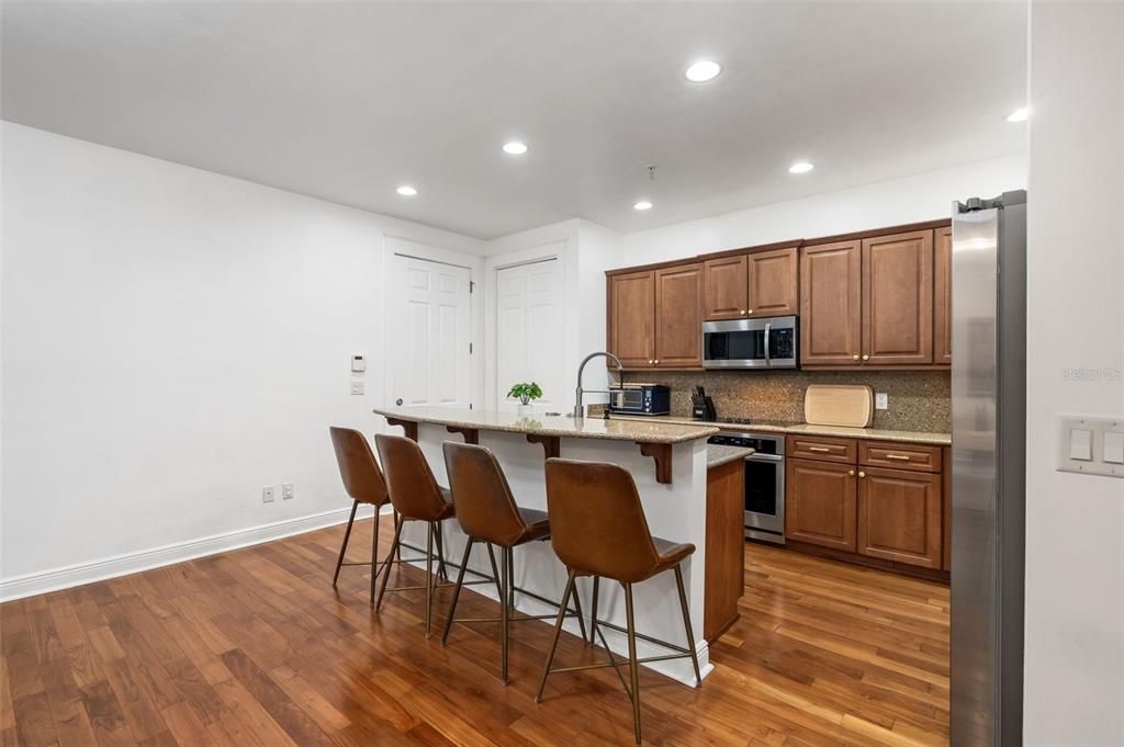 En Venta: $499,000 (3 camas, 2 baños, 2064 Pies cuadrados)