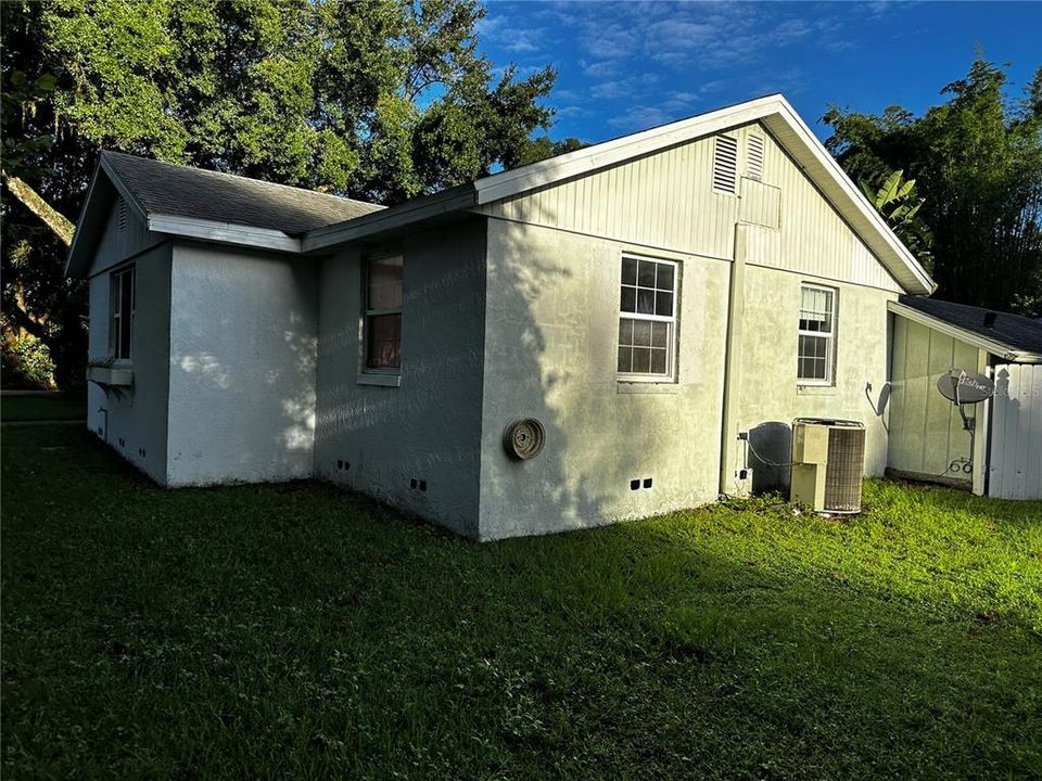 Под контрактом: $209,900 (2 спален, 1 ванн, 1201 Квадратных фут)