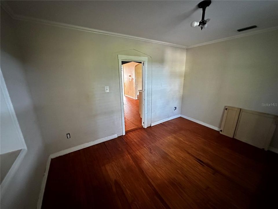 Под контрактом: $209,900 (2 спален, 1 ванн, 1201 Квадратных фут)