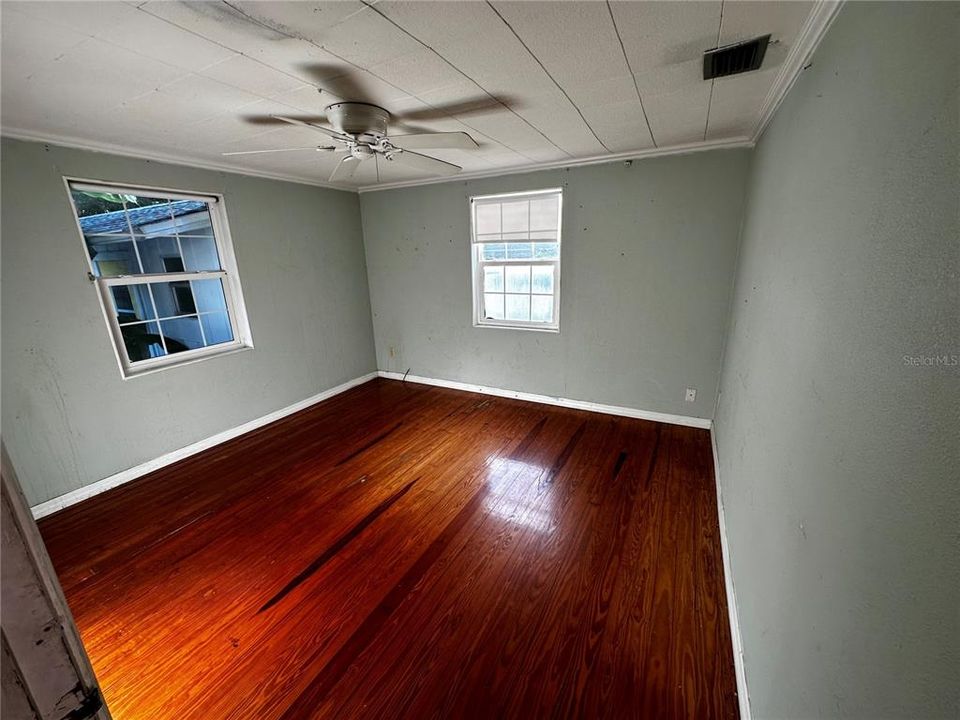 Под контрактом: $209,900 (2 спален, 1 ванн, 1201 Квадратных фут)