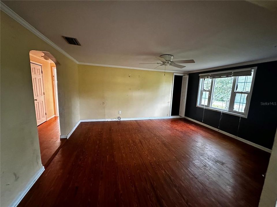 Под контрактом: $209,900 (2 спален, 1 ванн, 1201 Квадратных фут)