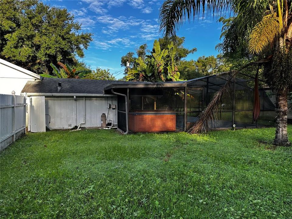 Под контрактом: $209,900 (2 спален, 1 ванн, 1201 Квадратных фут)