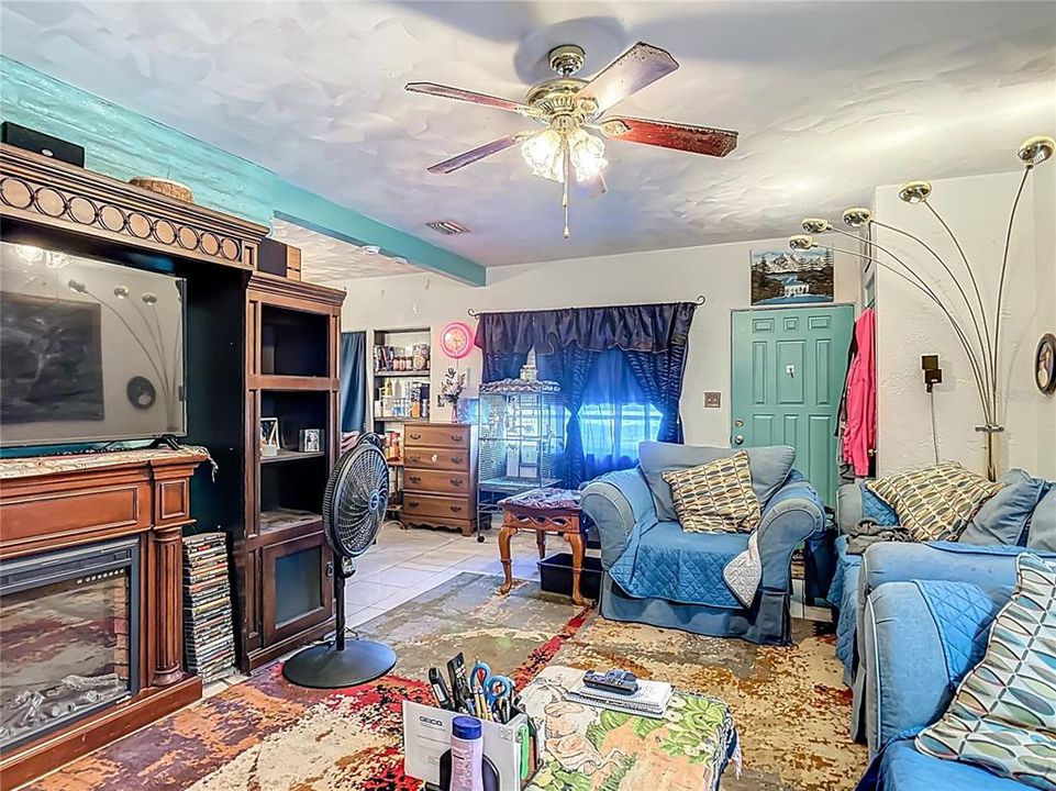 En Venta: $299,900 (3 camas, 1 baños, 1128 Pies cuadrados)