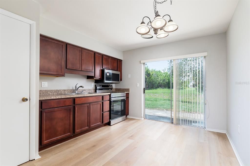 待售: $239,990 (3 贝兹, 2 浴室, 992 平方英尺)