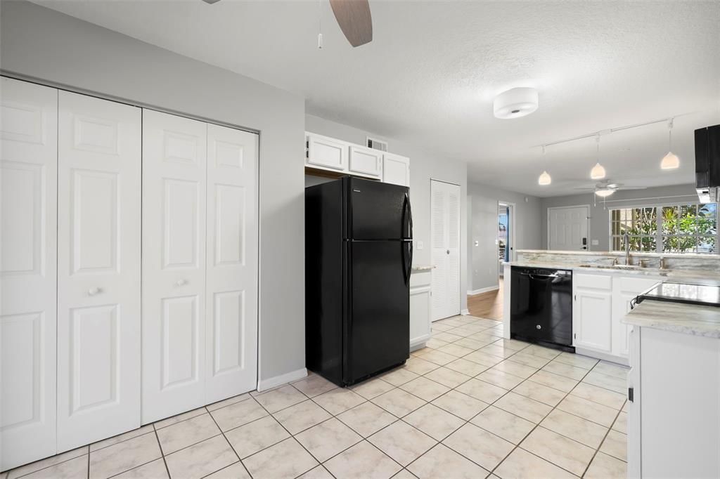 На продажу: $145,000 (2 спален, 2 ванн, 1004 Квадратных фут)