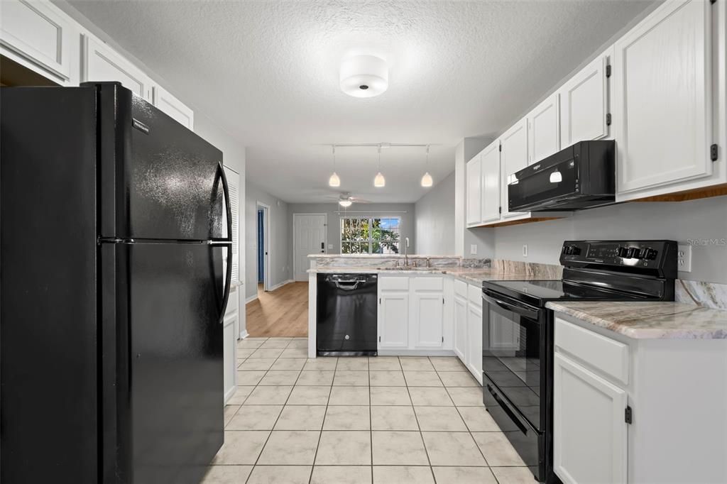 На продажу: $145,000 (2 спален, 2 ванн, 1004 Квадратных фут)