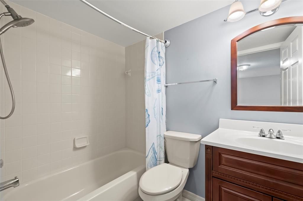 На продажу: $145,000 (2 спален, 2 ванн, 1004 Квадратных фут)