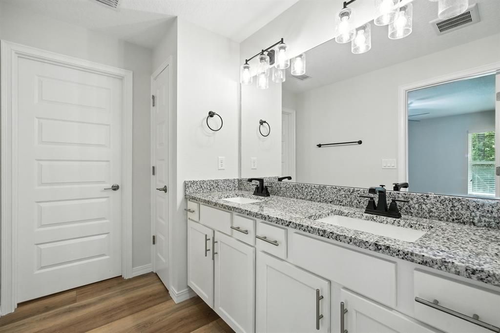 For Sale: $549,000 (6 beds, 0 baths, 3255 Square Feet)