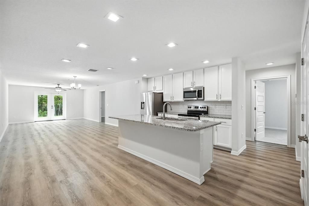 For Sale: $549,000 (6 beds, 0 baths, 3255 Square Feet)