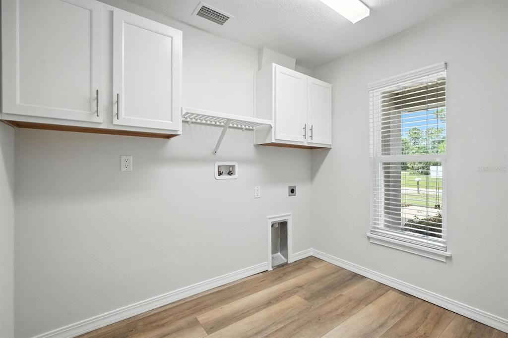 For Sale: $549,000 (6 beds, 0 baths, 3255 Square Feet)