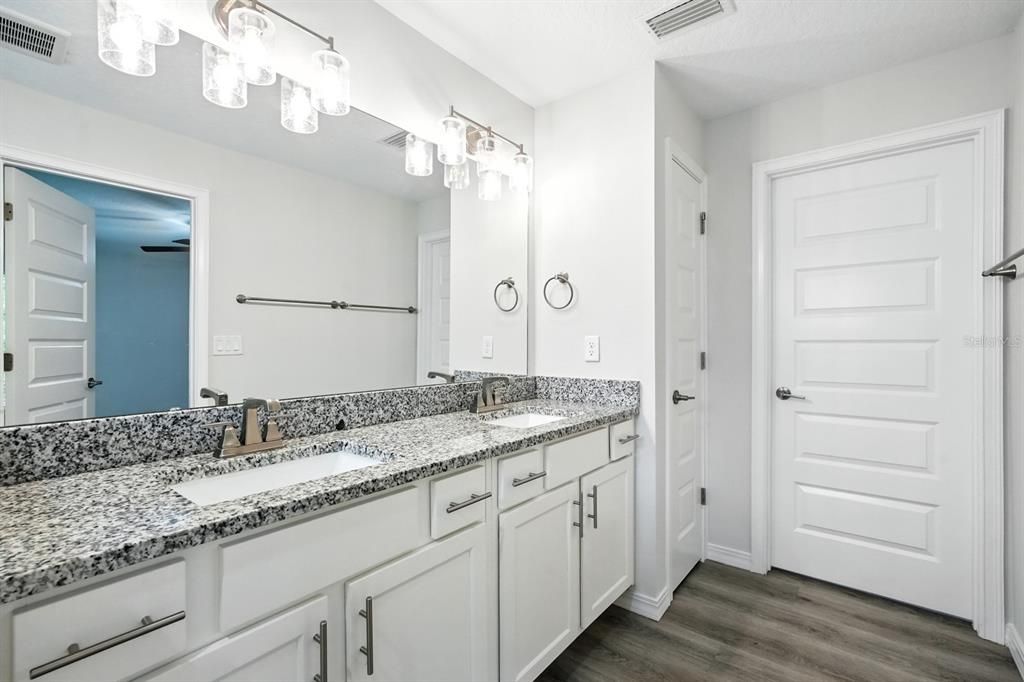 For Sale: $549,000 (6 beds, 0 baths, 3255 Square Feet)