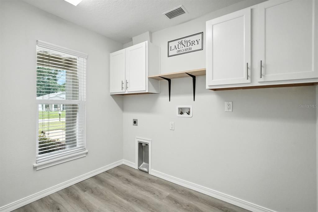 For Sale: $549,000 (6 beds, 0 baths, 3255 Square Feet)