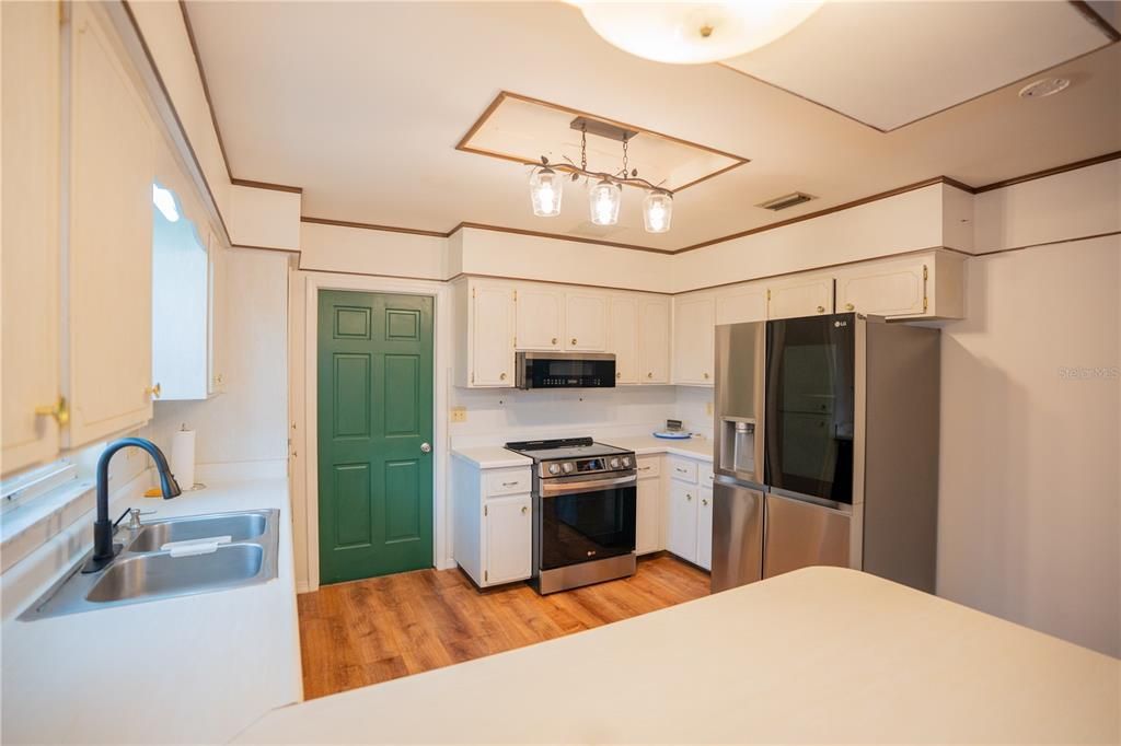 For Sale: $375,000 (3 beds, 2 baths, 2312 Square Feet)