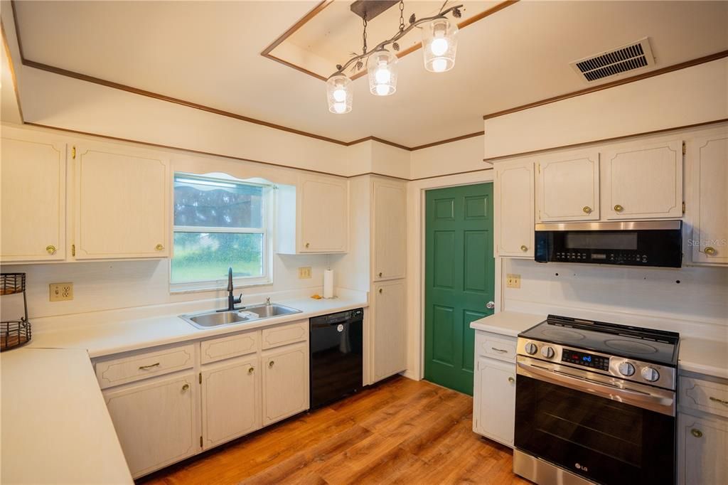 For Sale: $375,000 (3 beds, 2 baths, 2312 Square Feet)