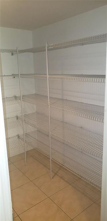 Activo con contrato: $515,000 (4 camas, 3 baños, 2762 Pies cuadrados)