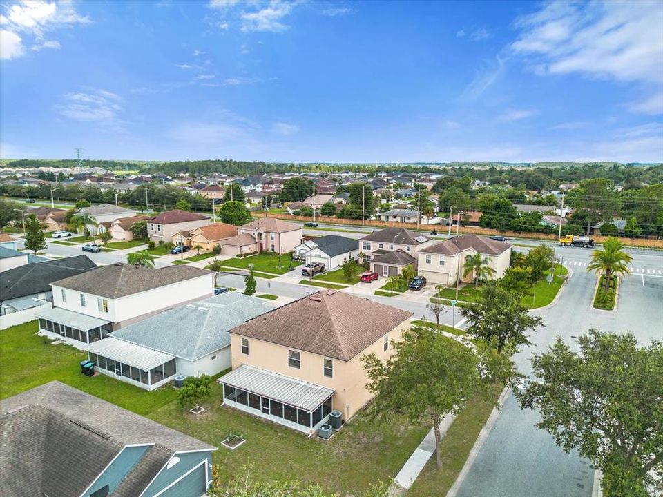 Activo con contrato: $515,000 (4 camas, 3 baños, 2762 Pies cuadrados)