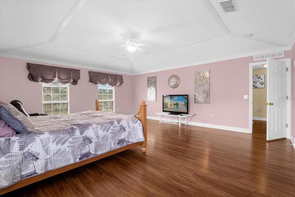 Activo con contrato: $515,000 (4 camas, 3 baños, 2762 Pies cuadrados)