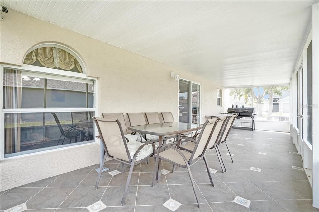 Activo con contrato: $515,000 (4 camas, 3 baños, 2762 Pies cuadrados)