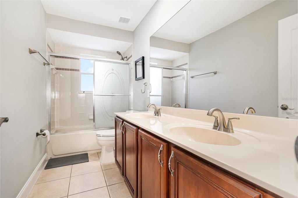 待售: $649,000 (5 贝兹, 3 浴室, 3012 平方英尺)