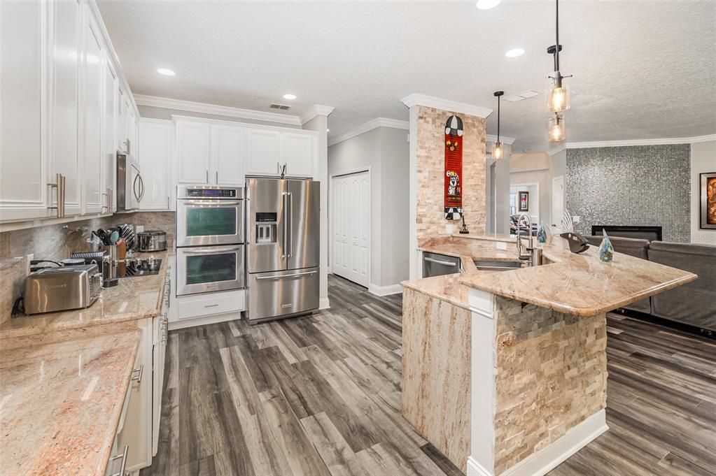 待售: $649,000 (5 贝兹, 3 浴室, 3012 平方英尺)