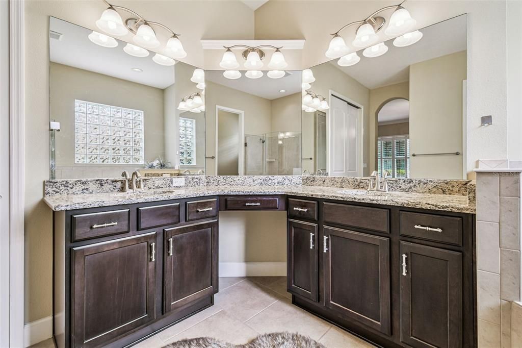 En Venta: $875,000 (4 camas, 3 baños, 3958 Pies cuadrados)