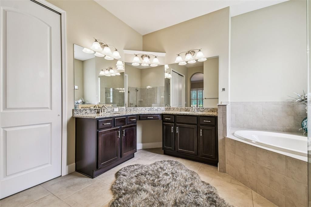 En Venta: $875,000 (4 camas, 3 baños, 3958 Pies cuadrados)