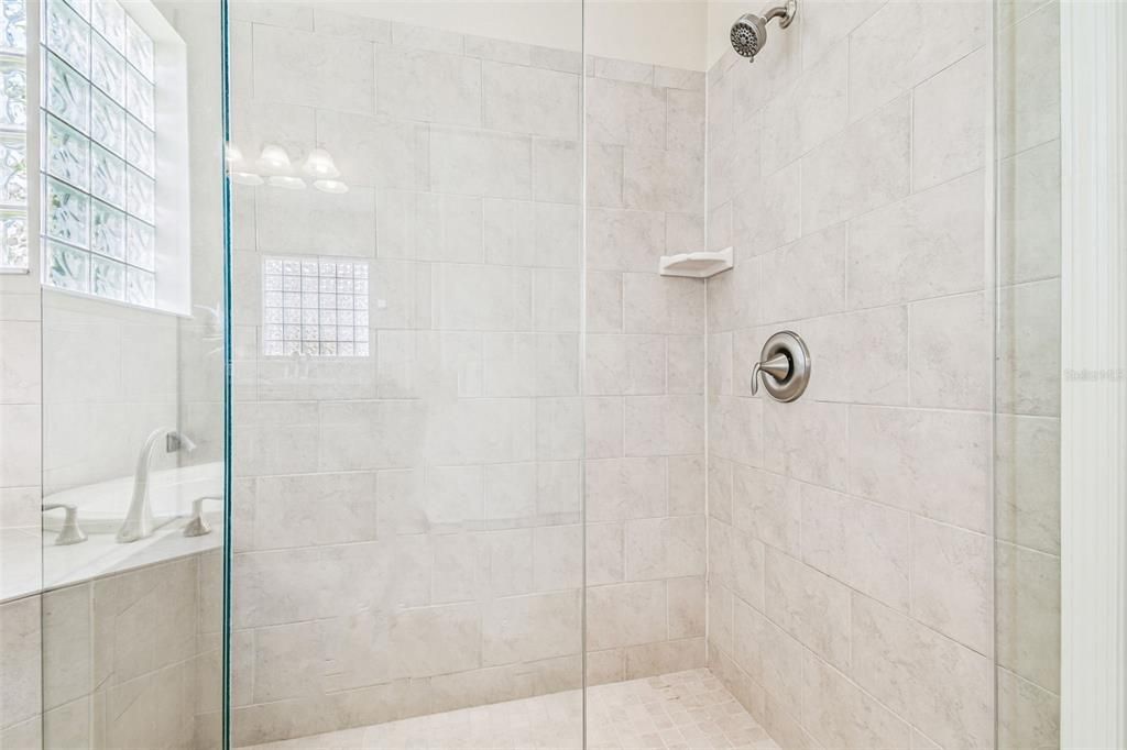 En Venta: $875,000 (4 camas, 3 baños, 3958 Pies cuadrados)