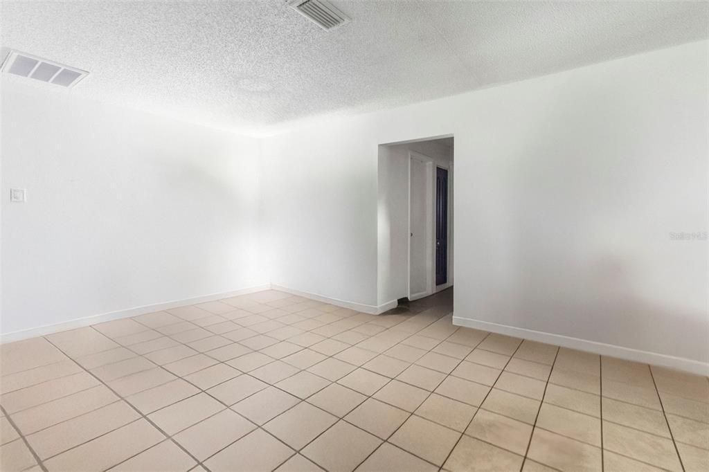 For Sale: $325,000 (4 beds, 0 baths, 1618 Square Feet)