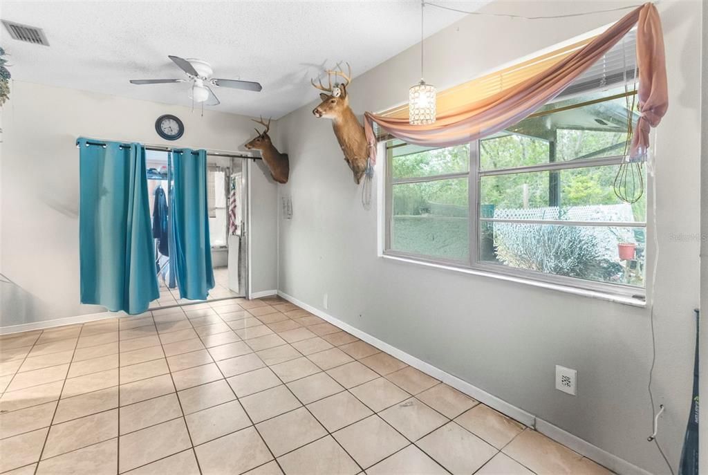 For Sale: $325,000 (4 beds, 0 baths, 1618 Square Feet)