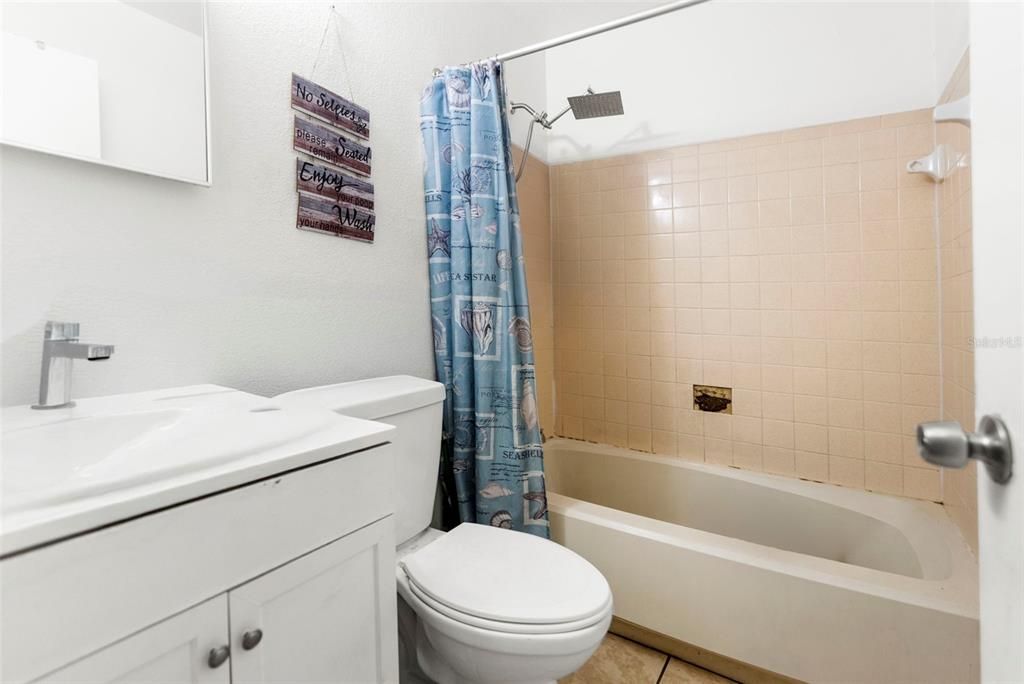 For Sale: $325,000 (4 beds, 0 baths, 1618 Square Feet)