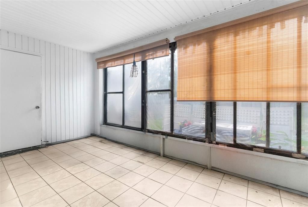 For Sale: $325,000 (4 beds, 0 baths, 1618 Square Feet)