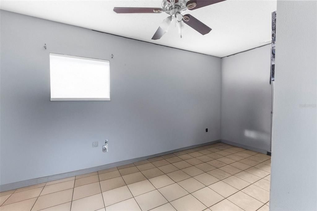 For Sale: $325,000 (4 beds, 0 baths, 1618 Square Feet)