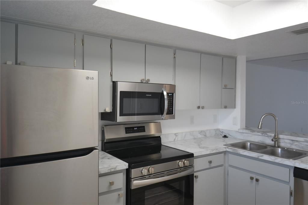 Под контрактом: $179,000 (2 спален, 2 ванн, 1053 Квадратных фут)