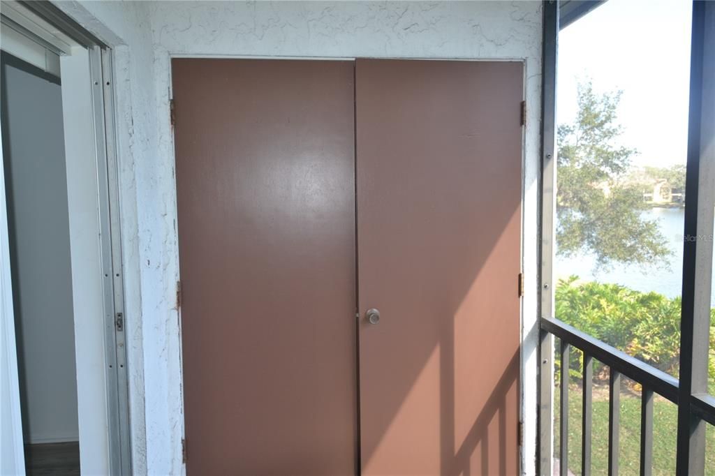 Под контрактом: $179,000 (2 спален, 2 ванн, 1053 Квадратных фут)