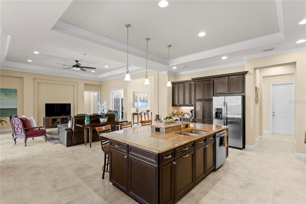 На продажу: $1,899,000 (6 спален, 5 ванн, 4882 Квадратных фут)