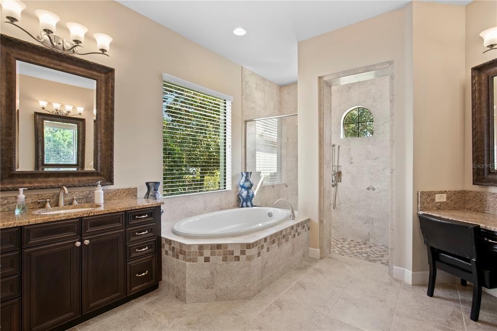 На продажу: $1,899,000 (6 спален, 5 ванн, 4882 Квадратных фут)