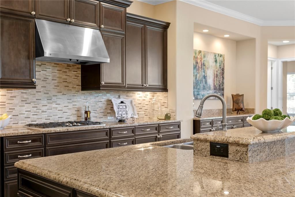 На продажу: $1,899,000 (6 спален, 5 ванн, 4882 Квадратных фут)