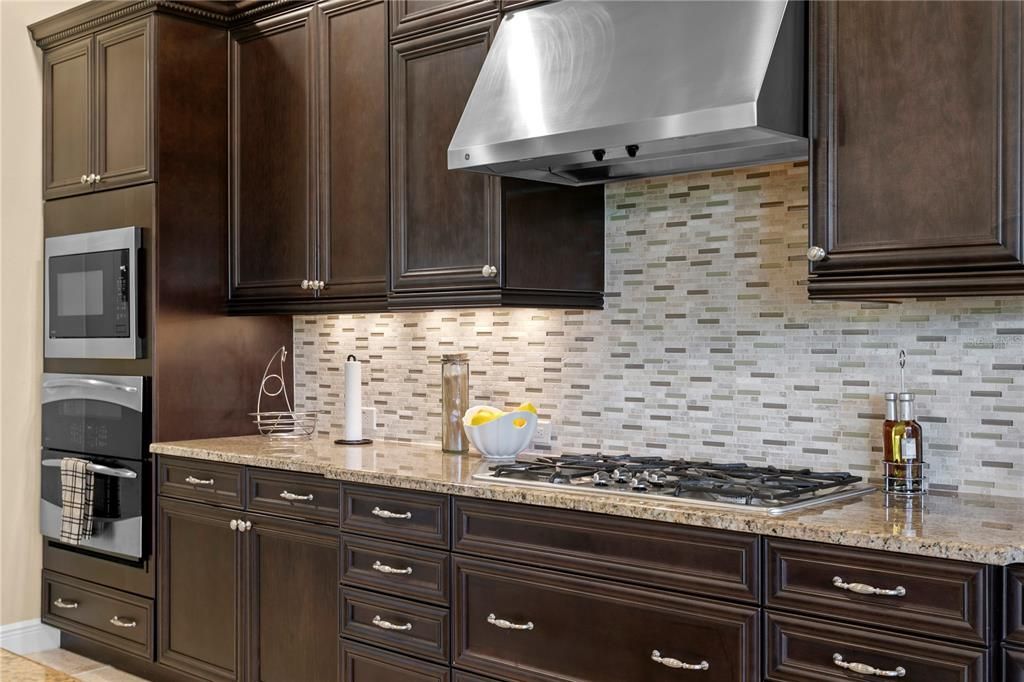 На продажу: $1,899,000 (6 спален, 5 ванн, 4882 Квадратных фут)