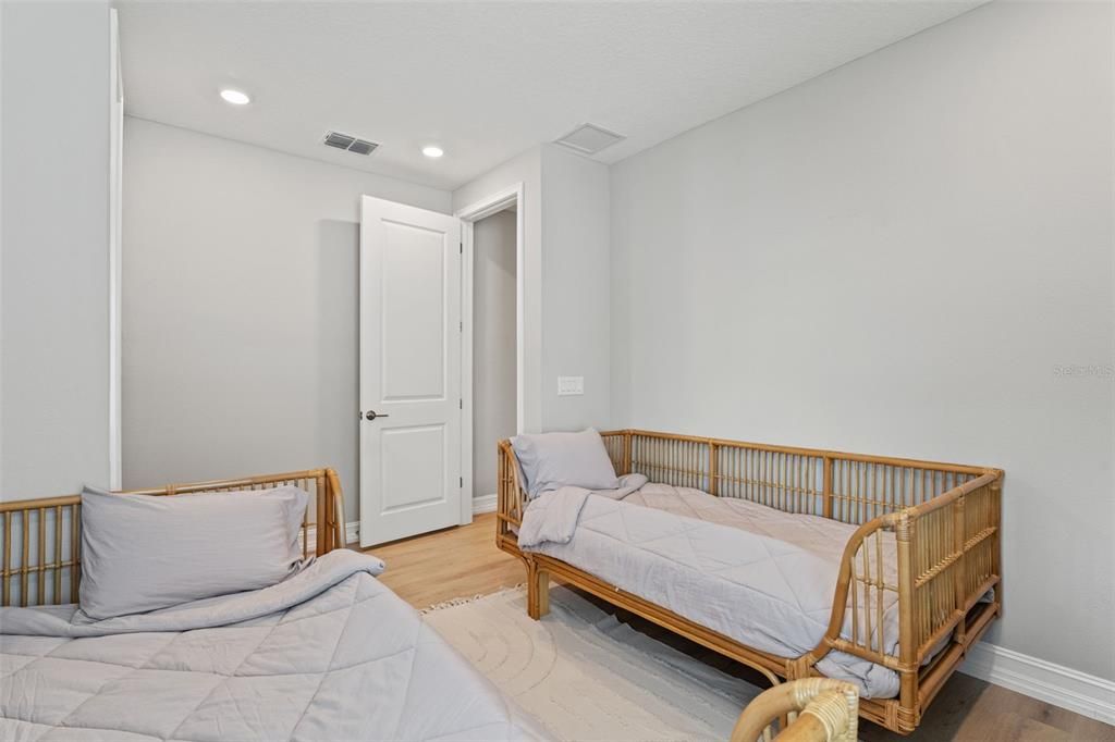 待售: $1,649,000 (4 贝兹, 3 浴室, 3517 平方英尺)