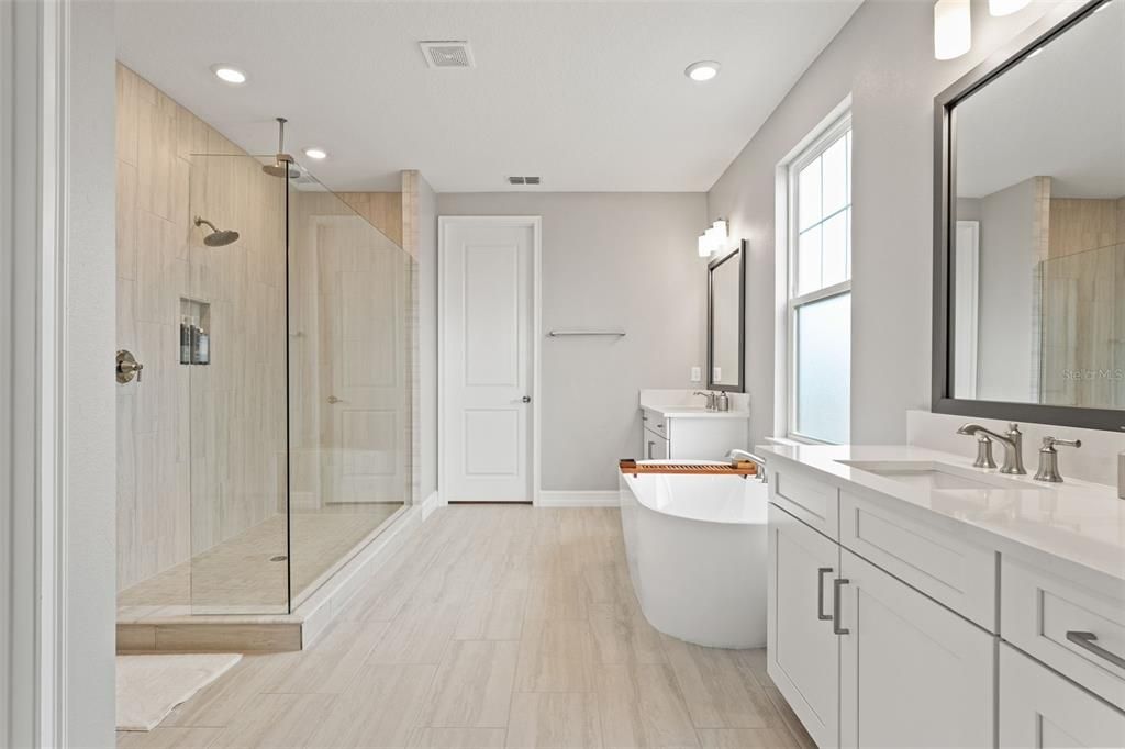 待售: $1,649,000 (4 贝兹, 3 浴室, 3517 平方英尺)