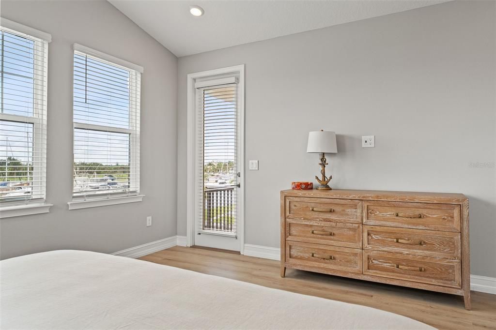 待售: $1,649,000 (4 贝兹, 3 浴室, 3517 平方英尺)