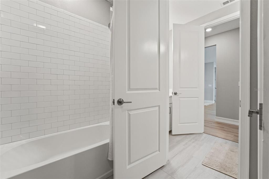 待售: $1,649,000 (4 贝兹, 3 浴室, 3517 平方英尺)