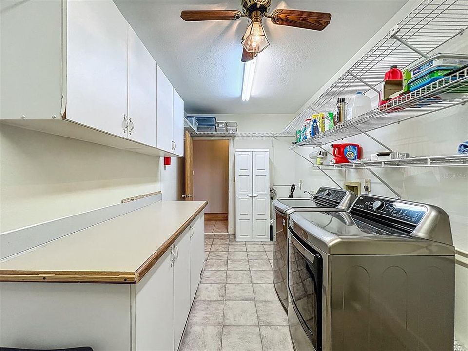 待售: $389,000 (4 贝兹, 2 浴室, 2856 平方英尺)