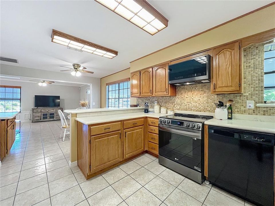 待售: $389,000 (4 贝兹, 2 浴室, 2856 平方英尺)