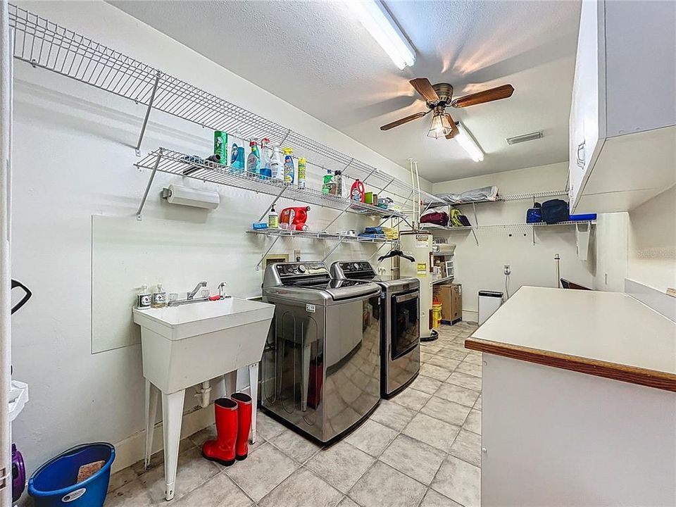 待售: $389,000 (4 贝兹, 2 浴室, 2856 平方英尺)