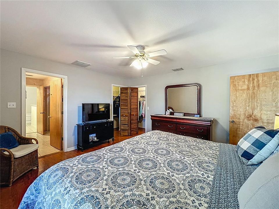 待售: $389,000 (4 贝兹, 2 浴室, 2856 平方英尺)